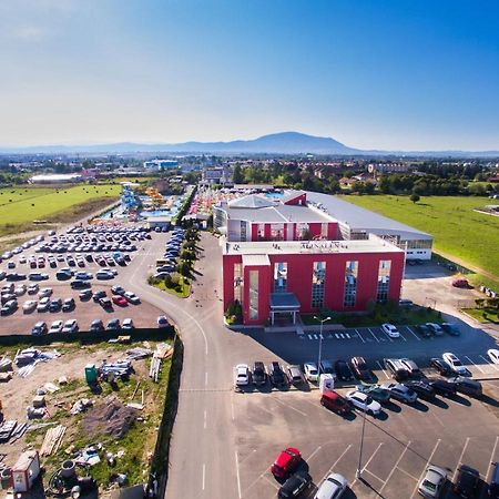 Hotel Alinalex - Paradisul Acvatic Брашов Экстерьер фото