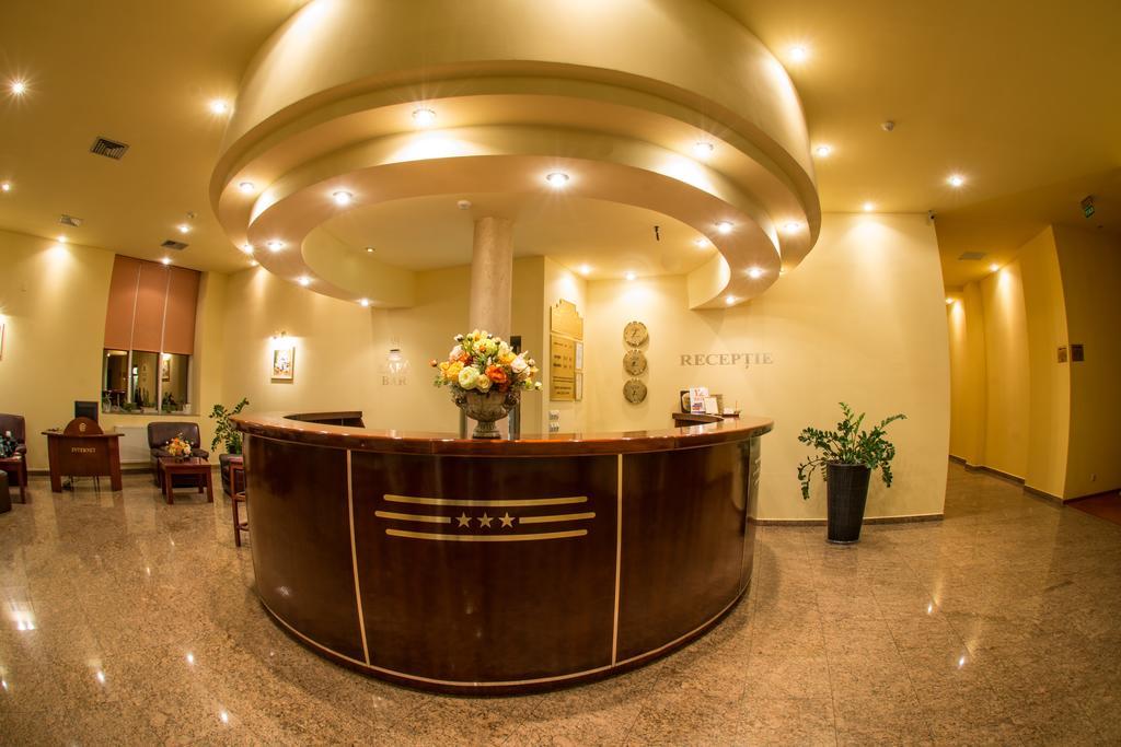 Hotel Alinalex - Paradisul Acvatic Брашов Экстерьер фото