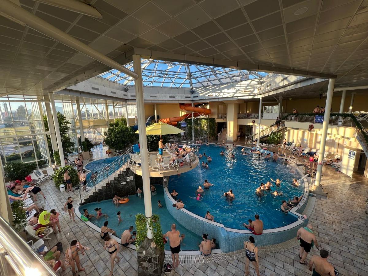 Hotel Alinalex - Paradisul Acvatic Брашов Экстерьер фото