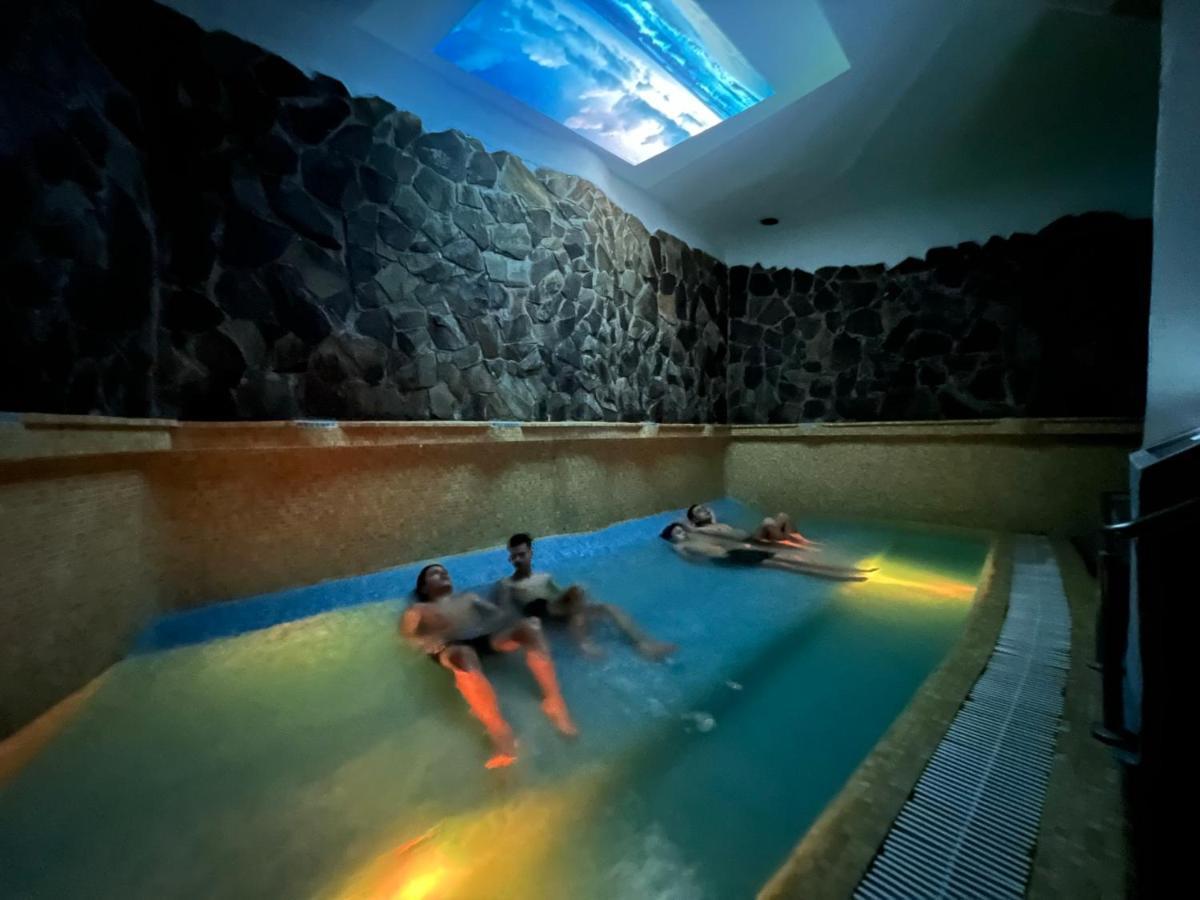 Hotel Alinalex - Paradisul Acvatic Брашов Экстерьер фото