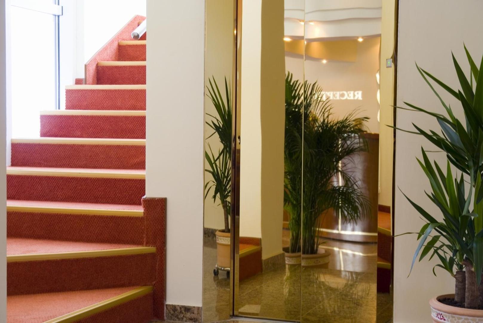 Hotel Alinalex - Paradisul Acvatic Брашов Экстерьер фото