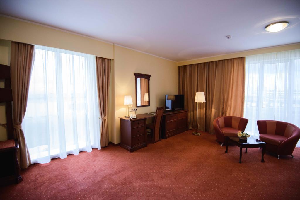 Hotel Alinalex - Paradisul Acvatic Брашов Экстерьер фото