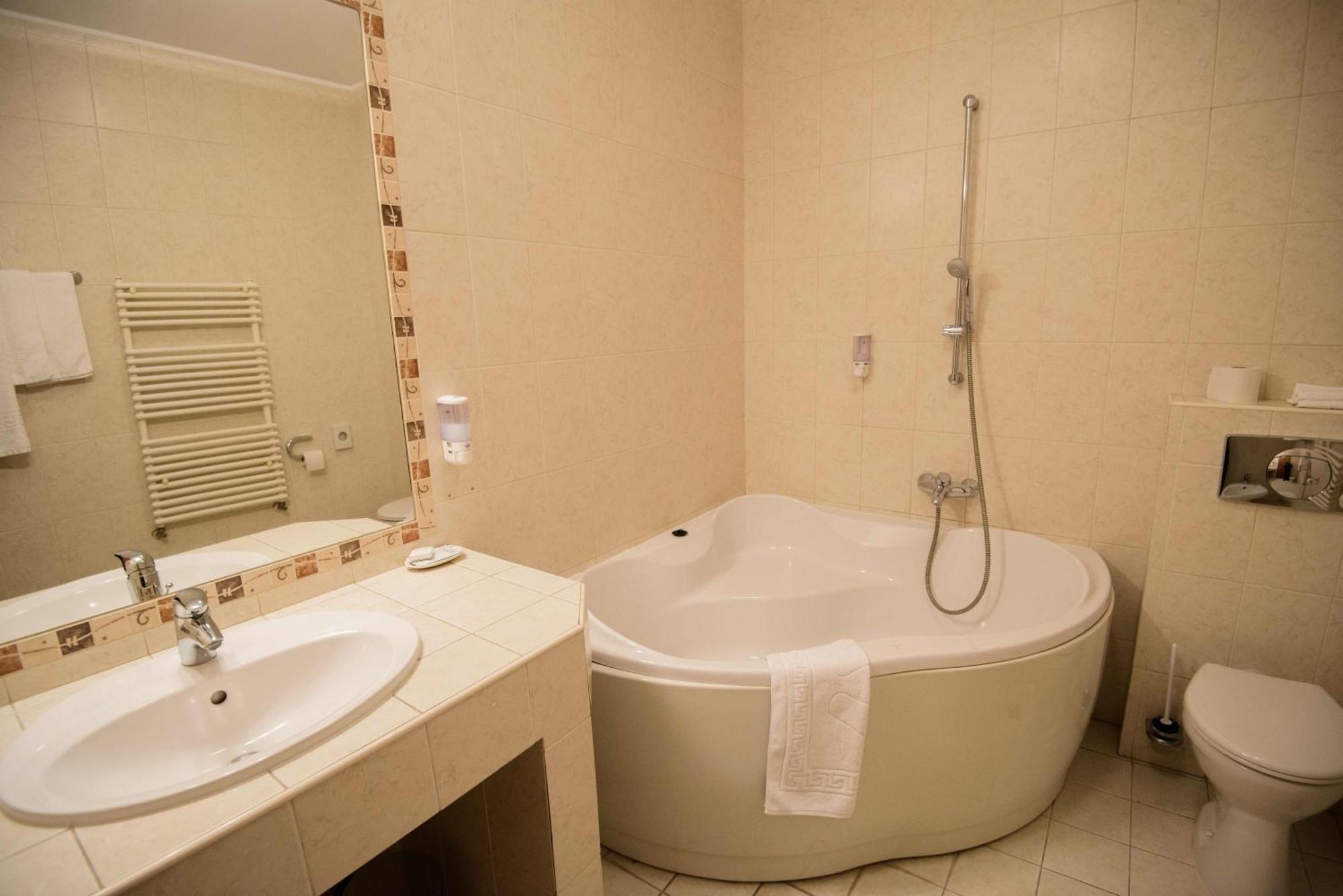 Hotel Alinalex - Paradisul Acvatic Брашов Экстерьер фото