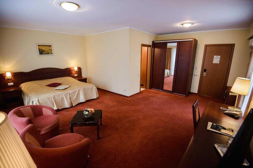 Hotel Alinalex - Paradisul Acvatic Брашов Экстерьер фото