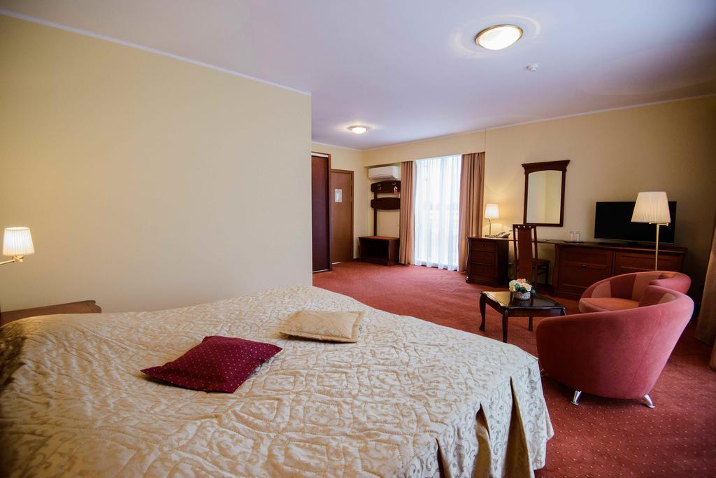 Hotel Alinalex - Paradisul Acvatic Брашов Экстерьер фото
